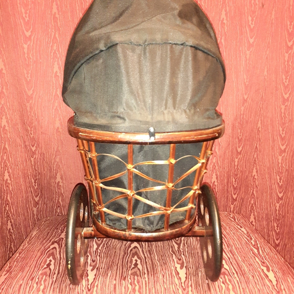 BEAUTIFUL VINTAGE STYLE WICKER AND BLACK LINING CLOTH DOLL STROLLER CARRIAGE - Picture 3 of 10